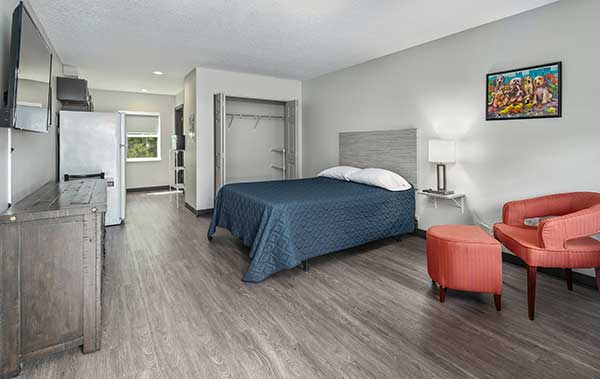 Room at Stay and Save Extended Stay in Ocala, Florida.
